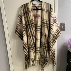 NWOT Stylish women’s poncho 🤍